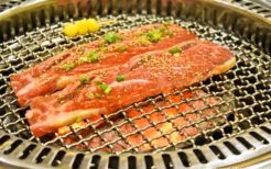 部位ごとに肉の味の違いを楽しむ日本スタイルの焼肉