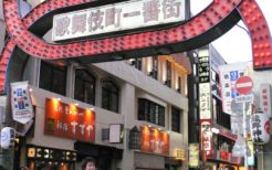 昼間の歌舞伎町は別の顔を見せる