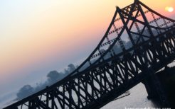 鴨緑江にかかる中朝国境を結ぶ鉄橋
