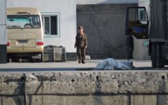 数十m間隔で警備する北朝鮮兵士