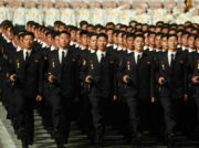 北朝鮮の秘密警察が異例の登場 軍事パレードで行進
