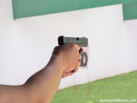 タイは実は銃社会。銃を持っているからマフィアとは限らないけれども、突きつけられたら、とりあえず言うことを聞くしかない