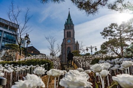 明洞聖堂。コンビニより教会が多い韓国