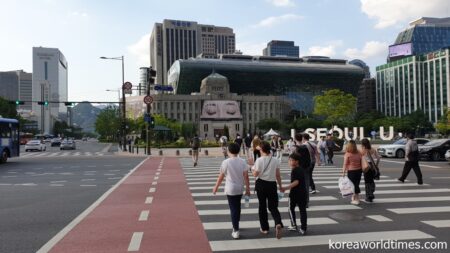 文在寅前政権への清算の動きが始まっている韓国（ソウル市役所前・著者撮影）