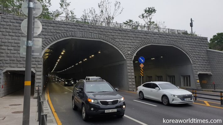 宮殿を分断して道路を作った“日帝”