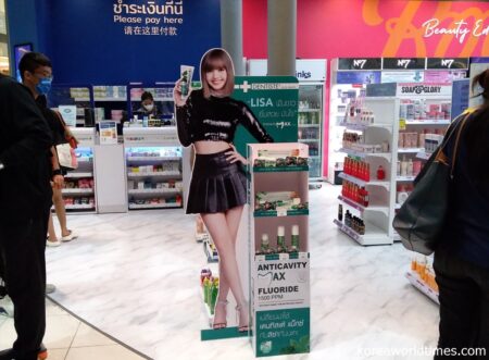 BLACKPINKのリサは今タイで最も有名な女性でタイ企業の広告でも引っ張りだこだ