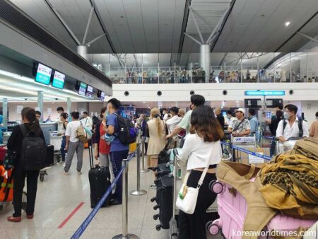 一足先に開国したベトナム・ホーチミンの空港のチェックインカウンター