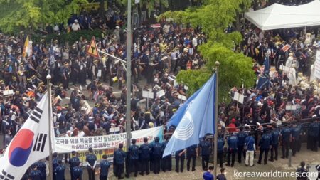 ベトナム参戦の老兵たちが全国からKBS本館前に集結