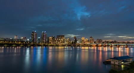 ソウル中心部を流れる漢江の夜景