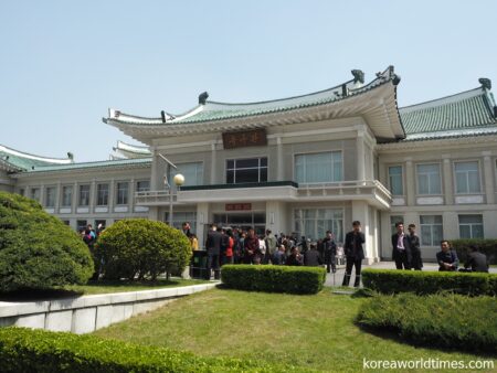 李華泳氏が中心となり「平和の味」として京畿道へ支店を作る話し合いが進んでいた玉流館（平壌）