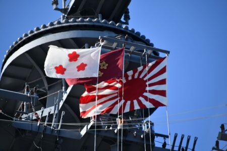 艦艇に掲揚される旭日旗