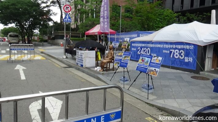 慰安婦少女像を巡って深夜4時間の攻防
