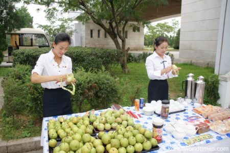 観光客が北朝鮮の庶民と接する機会は少ない