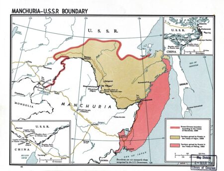 上部の黄土色がアイグン条約で下の薄いピンク色が北京条約で帝政ロシアへ割譲された土地