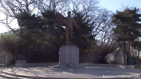ソウル南山公園の安重根像
