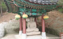 青瓦台の美男石仏（著者撮影）