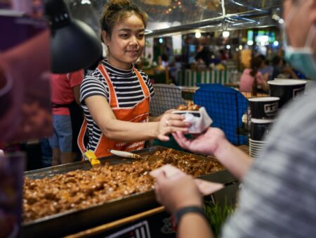 韓国出稼ぎは稼げるとタイ農村で話題になっている