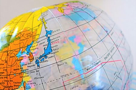 地図上で日本海を見つけては変更や併記を求めて排斥させる韓国