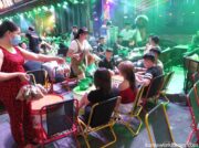 中国 TikTokで情報チューチュー 無意味な情報を金塊へ錬金術
