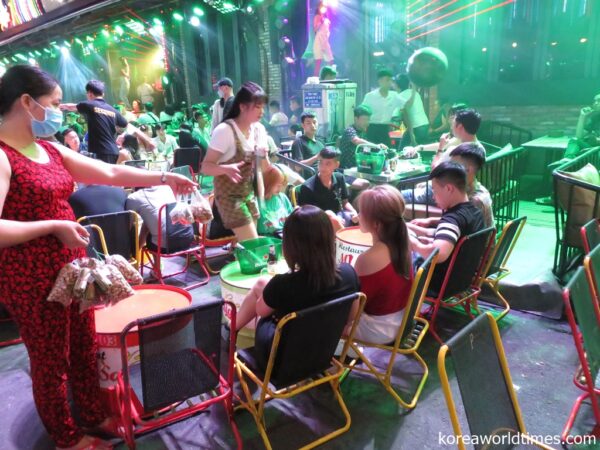 中国 TikTokで情報チューチュー 無意味な情報を金塊へ錬金術